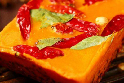 火鍋店紅油加工廠怎么選擇？在廠家加工定制火鍋紅油收費高嗎？