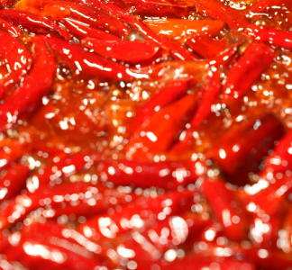 制作頂級(jí)重慶火鍋底料難嗎？揭秘所需的核心原材料！