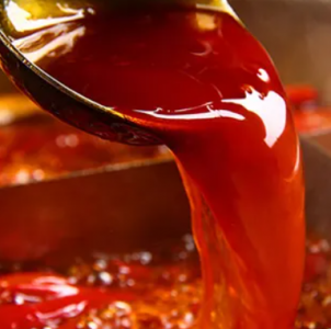 揭秘！挑選火鍋底料專業(yè)廠家時常見的四大誤區(qū)是什么？