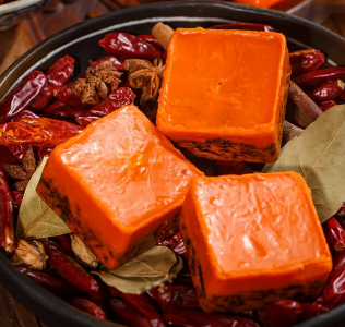 如何平衡火鍋底料貼牌的味道與營銷，雙贏策略揭秘？