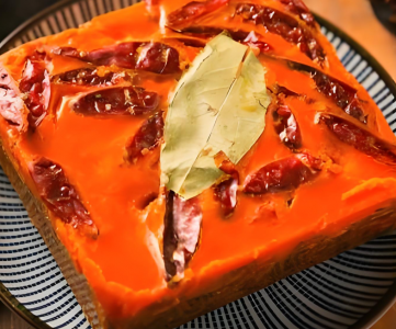 重慶火鍋底料批發(fā)市場質(zhì)量參差，為何定制廠家成為更優(yōu)之選？